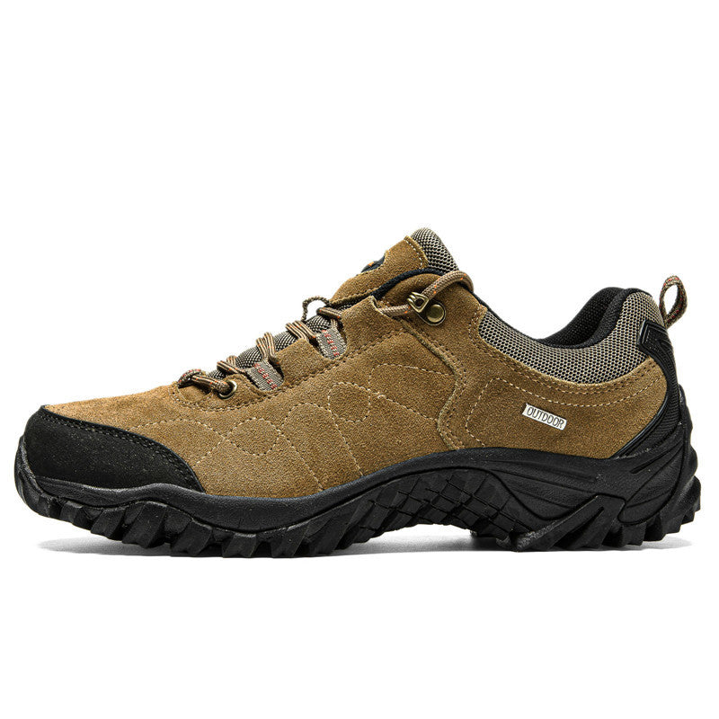 Men's low-top suede hiking shoes with lugged sole