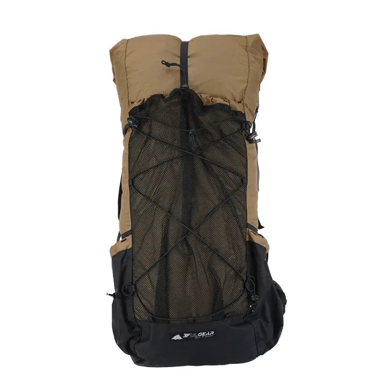 Sac à dos 3F UL Gear coloris marron sable avec large poche filet noire sur l'avant et bretelles ajustables