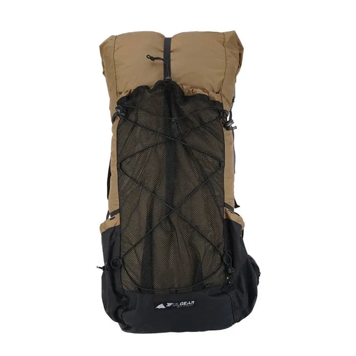 Sac à dos 3F UL Gear coloris marron sable avec large poche filet noire sur l'avant et bretelles ajustables