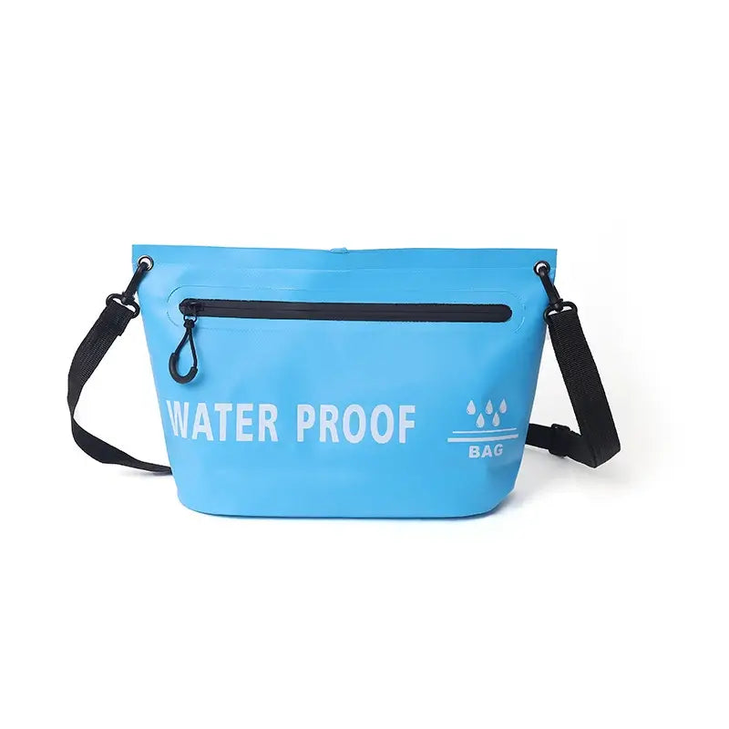 Sac bandoulière bleu ciel imperméable avec fermeture zippée et texte "WATER PROOF"