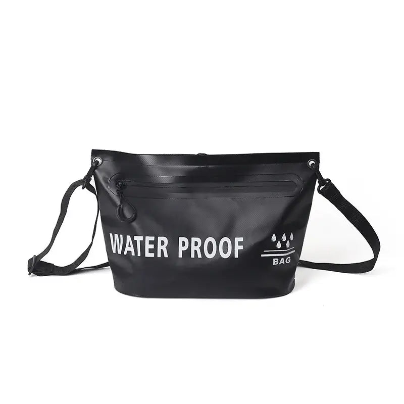  Sac noir étanche à bandoulière, avec fermeture zippée et lettrage blanc "WATER PROOF".