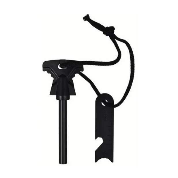 Briquet de survie type firesteel en ferrocerium avec manche ergonomique noir et grattoir multifonction.