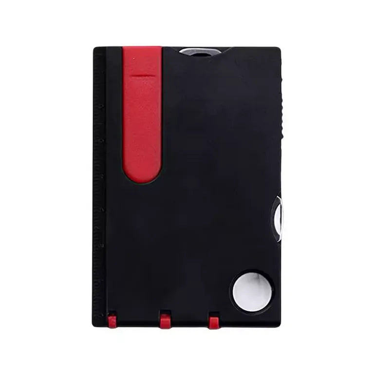Vue verticale d'une carte outil multifonction noire mate avec insert rouge, présentée fermée pour rangement compact.