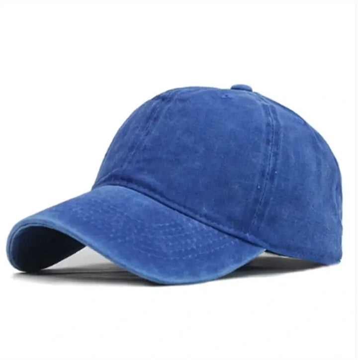Casquette bleu marine en coton lavé avec finition usée, idéale pour les activités outdoor