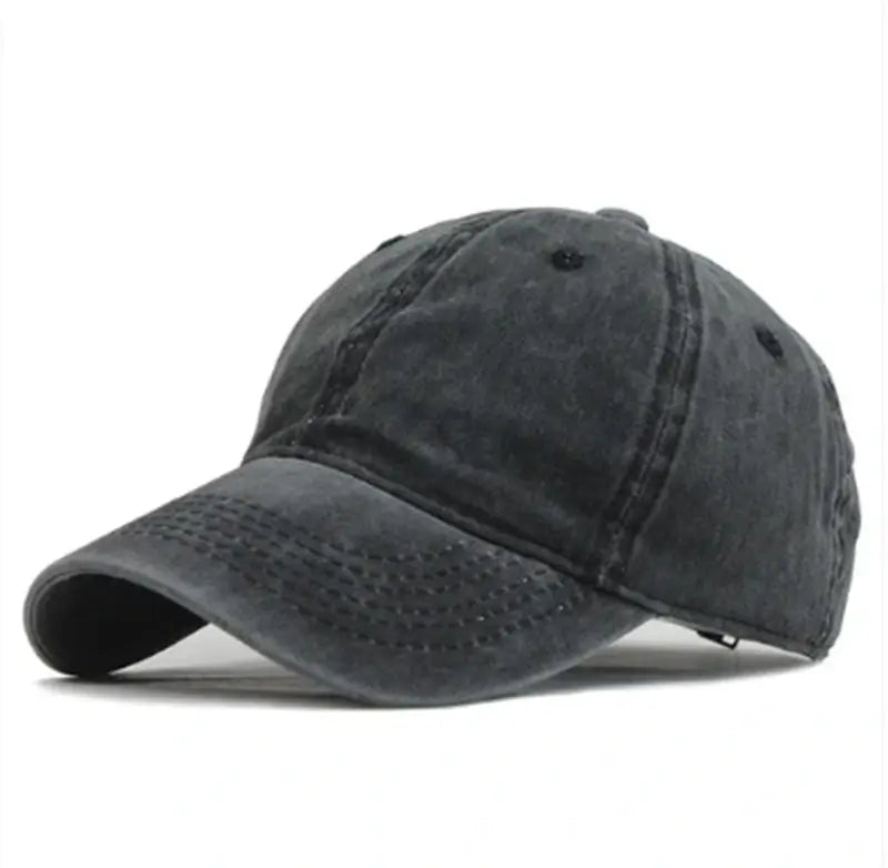 Casquette noire unisexe en coton à effet vintage, vue latérale, idéale pour activités extérieures, style décontracté et respirant.