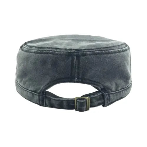 Casquette militaire grise réglable, vue arrière avec boucle de serrage, fabriquée en coton épais, idéale pour randonnée, bushcraft et survie.