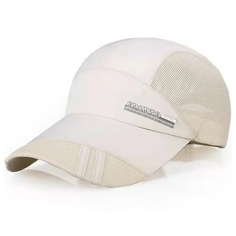 Casquette légère beige respirante pour la randonnée.