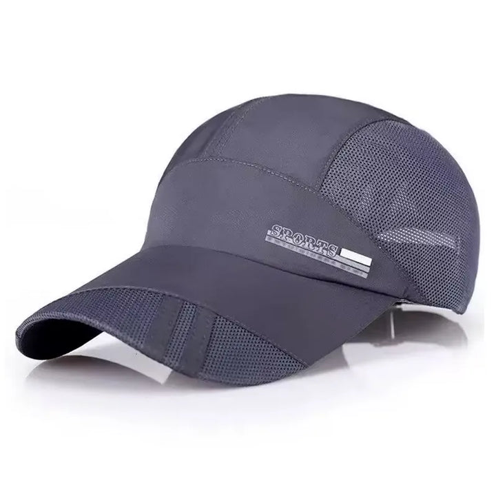 Casquette légère grise respirante pour la randonnée.
