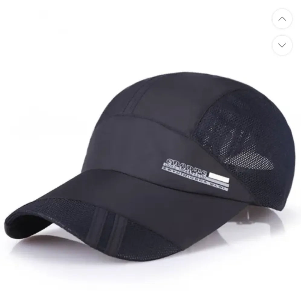 Casquette légère noire respirante pour la randonnée.