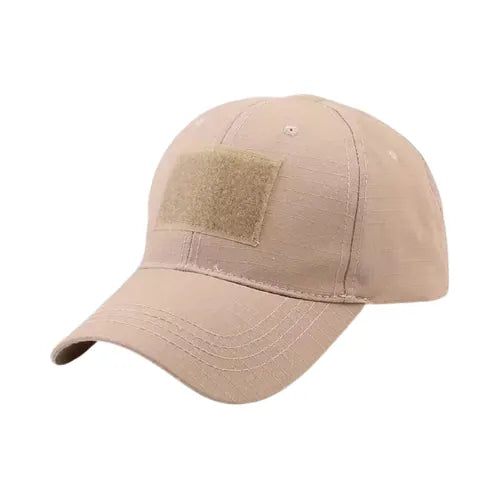 Casquette tactique beige en coton ripstop, patch velcro sur le front, accessoire discret et respirant pour randonnée et camping.
