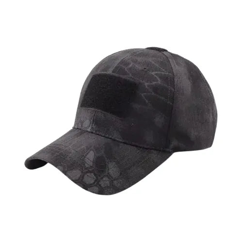 Casquette tactique camouflage noir en coton ripstop, patch velcro, respirante et compacte, idéale pour activités outdoor et survie.