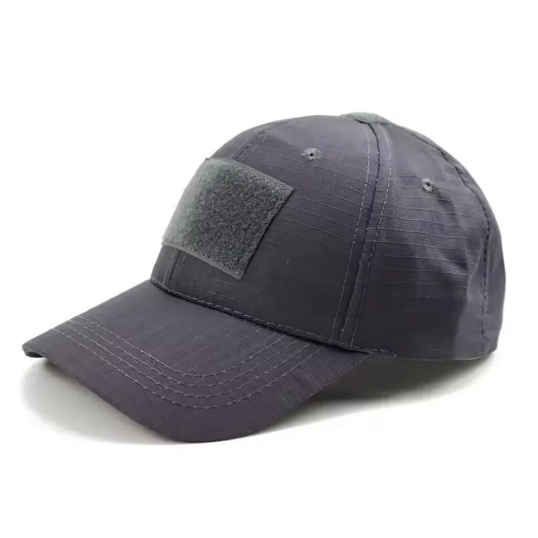 Casquette tactique camouflage urbain gris pour missions discrètes.