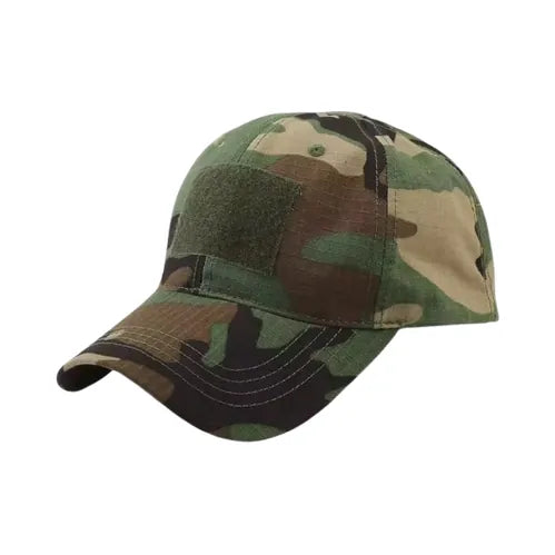 Casquette tactique respirante en coton ripstop camouflage vert style armée, patch velcro frontal, légère et compacte pour bivouac et randonnée.