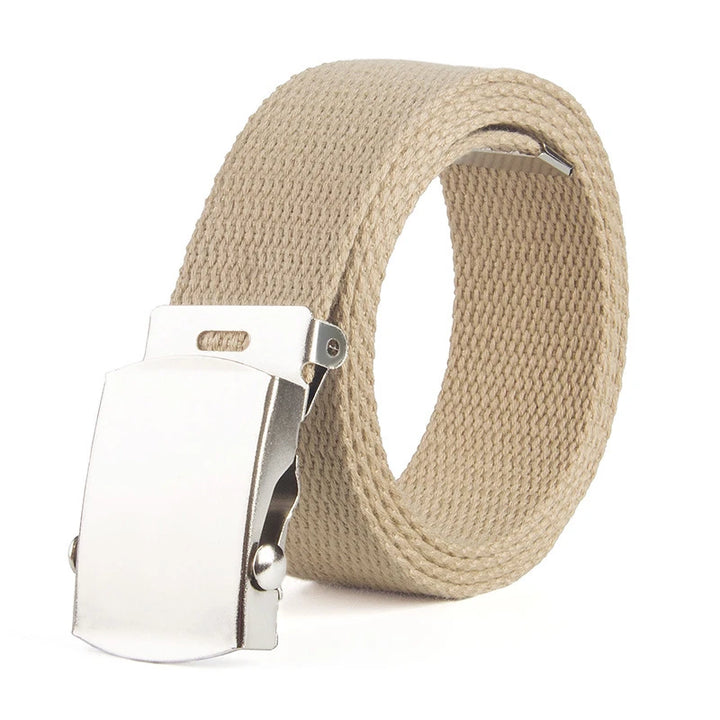 Ceinture beige avec boucle chromée.