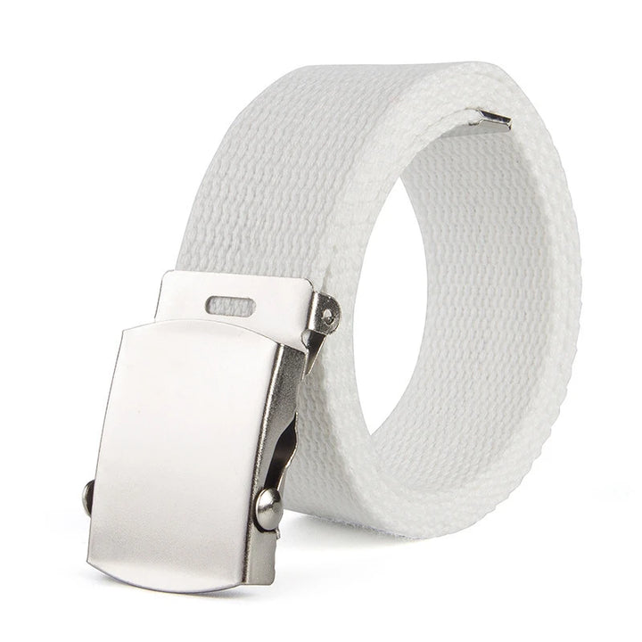 Ceinture blanche avec boucle chromée.