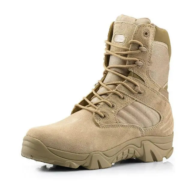 Chaussure de randonnée haute beige avec structure respirante en maille et suède, conçue pour le bivouac et les sorties en autonomie.