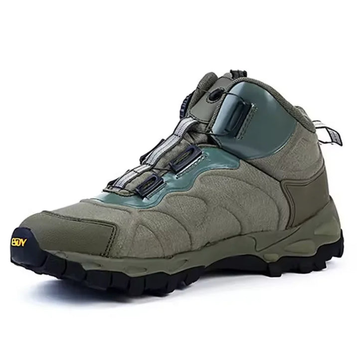 Chaussure montante de randonnée couleur verte, semelle crantée et fermeture à molette pour usage tactique ou outdoor