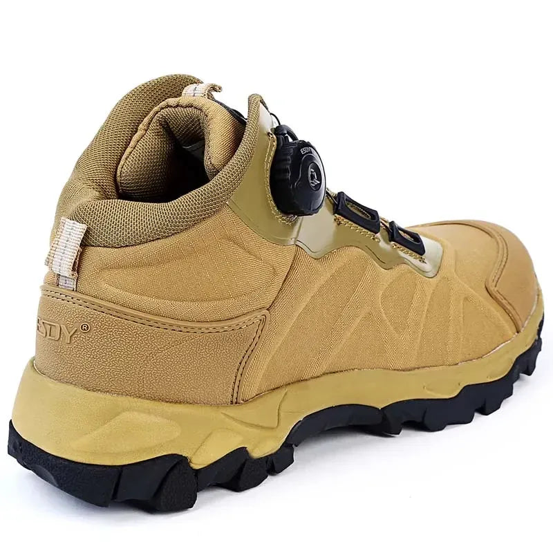 chaussure de randonnée vue arrière avec rembourrage cheville renforcé et coque protectrice