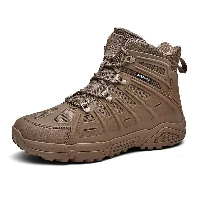 Chaussure de randonnée tactique marron, maille respirante et structure renforcée.