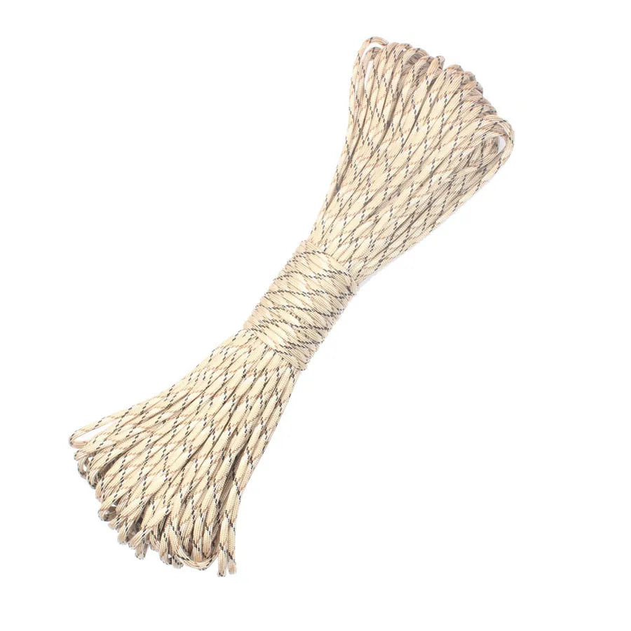 Corde paracorde camouflage pour activités de survie et bushcraft.