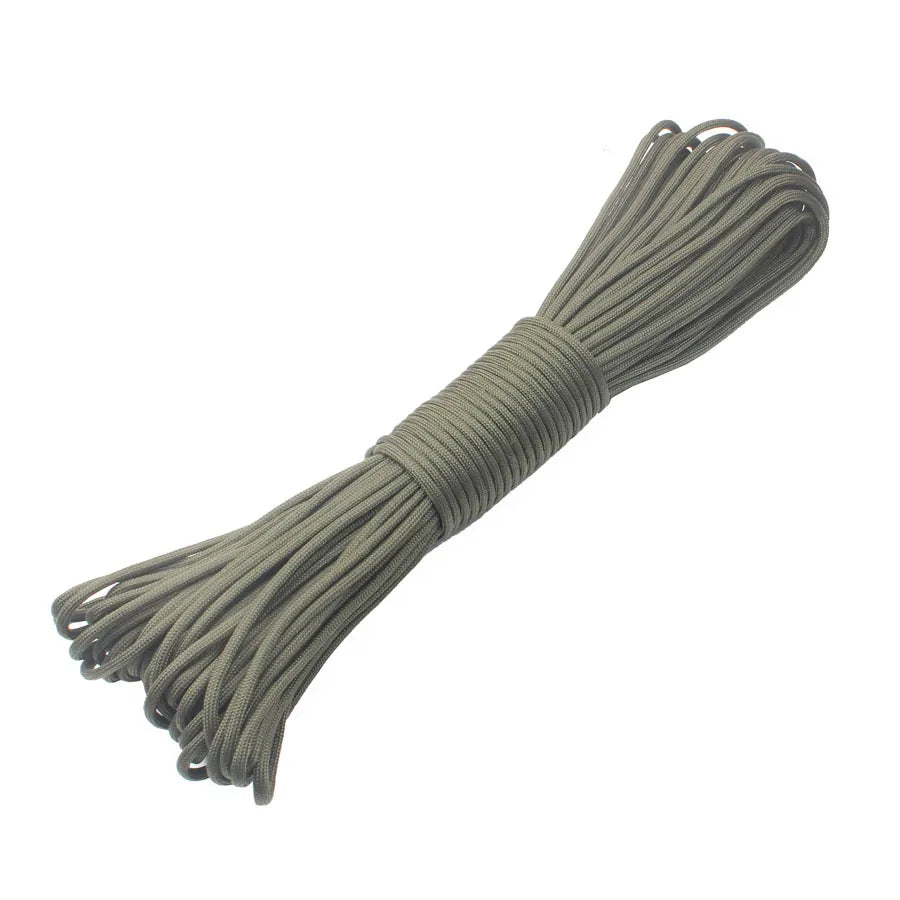 Corde paracorde kaki robuste pour le bushcraft et les randonnées.