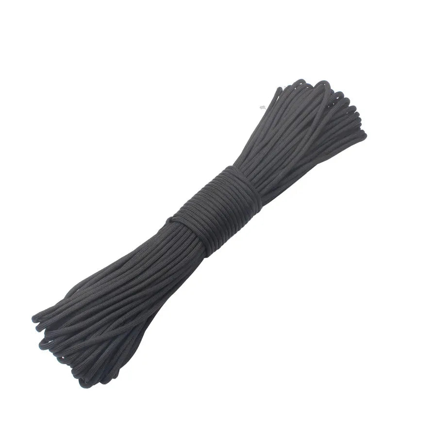 Corde paracorde noire résistante adaptée à la randonnée et à l’outdoor.