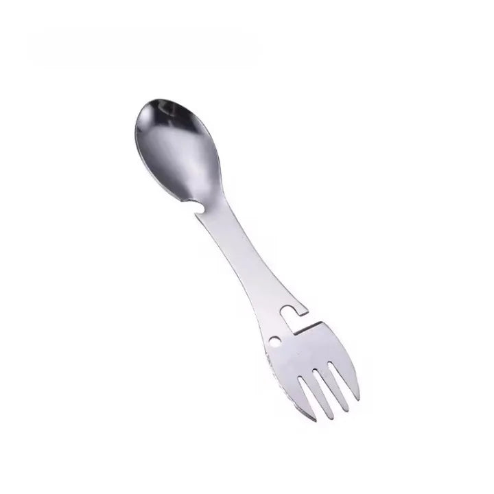 Cuillère-fourchette multifonction en acier inoxydable pour le camping avec ouvre-bouteille intégré.