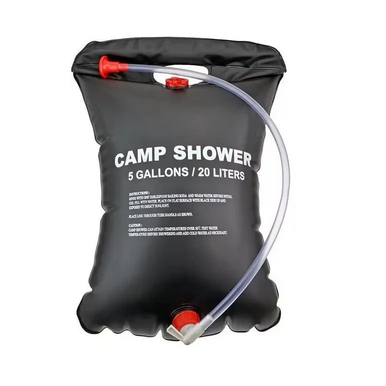 Douche solaire portable noire de 20 litres pour camping, randonnée ou activités en plein air.