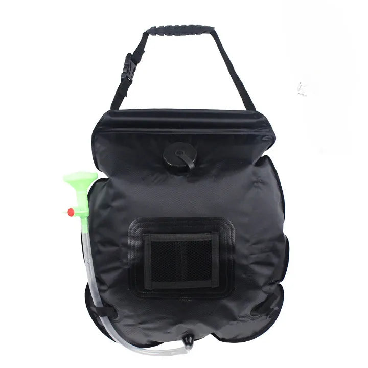 Douche solaire pliable noire pour randonnée ou camping.