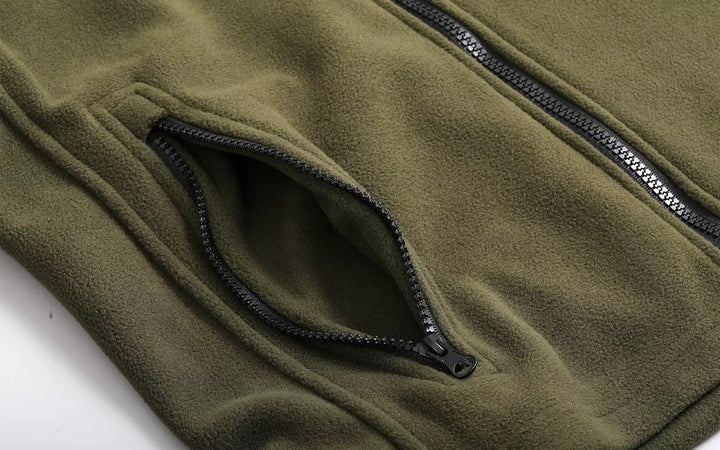 Polaire zippée homme multi-poches, col montant technique