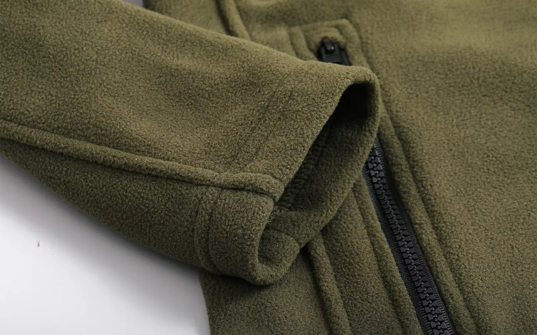 Polaire zippée homme multi-poches, col montant technique