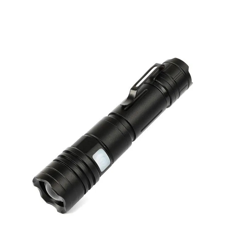 Lampe torche LED compacte noire avec clip ceinture, idéale pour la randonnée ou le bivouac