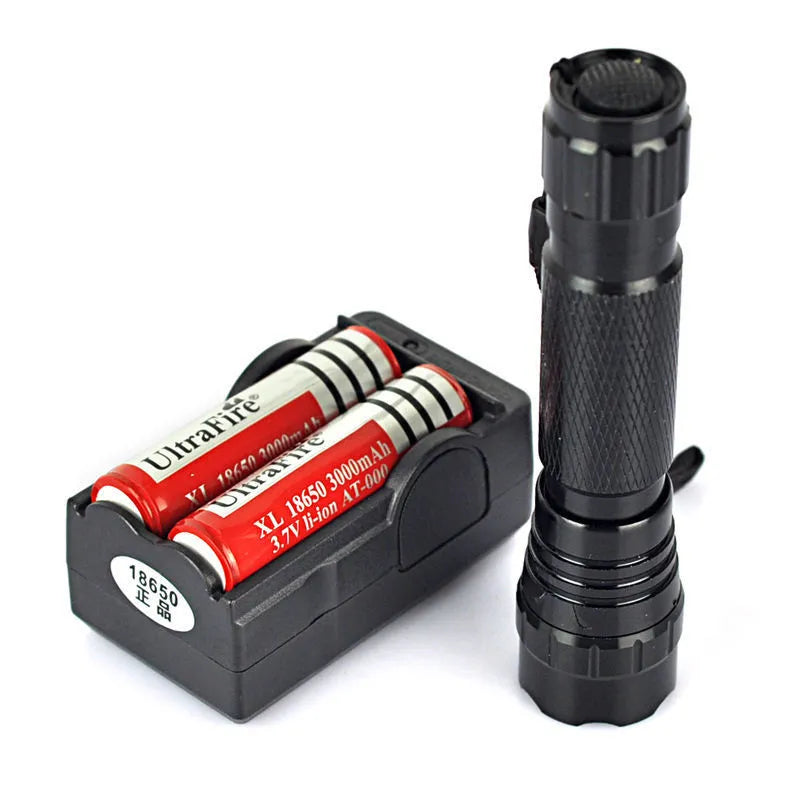Lampe torche Ultrafire LED avec deux batteries rechargeables 18650
