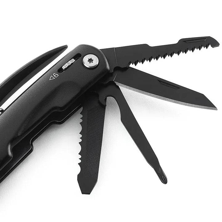 Gros plan sur les lames déployées d’un marteau multifonction noir avec outils intégrés.