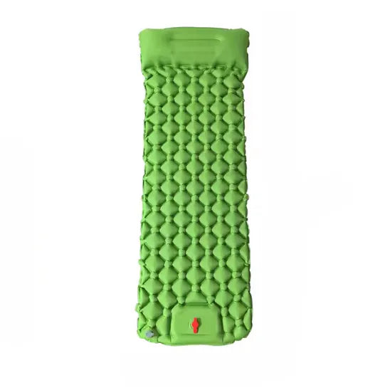 Matelas de camping autogonflant compact, couleur verte.