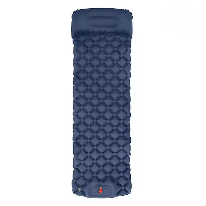 Matelas de camping gonflable ultraléger de couleur bleu marine.