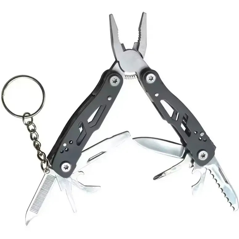 Pince multifonction pliante noire et argent avec porte-clés, intégrant couteau, scie et tournevis, idéale pour le camping, la randonnée et la survie en plein air.
