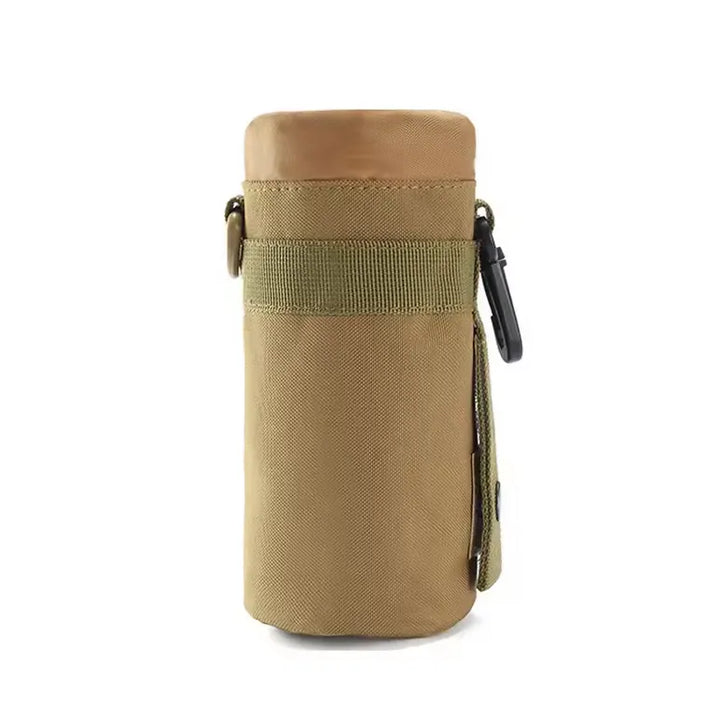 Pochette tactique sable pour bouteille d’eau, adaptée aux activités outdoor et bushcraft.