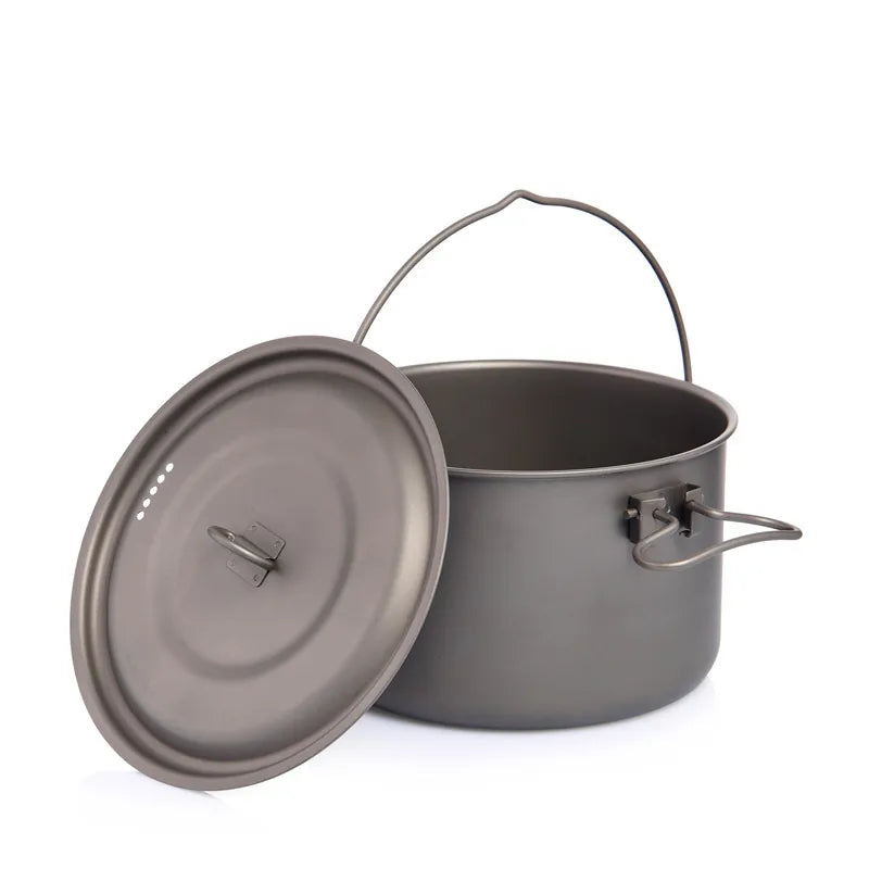 popote en titane ultralégère avec couvercle pour cuisson en camping ou randonnée minimaliste