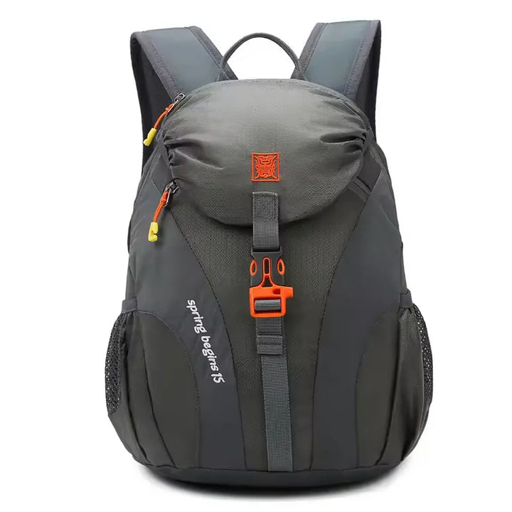 Sac à dos imperméable et léger pour activités de trekking.