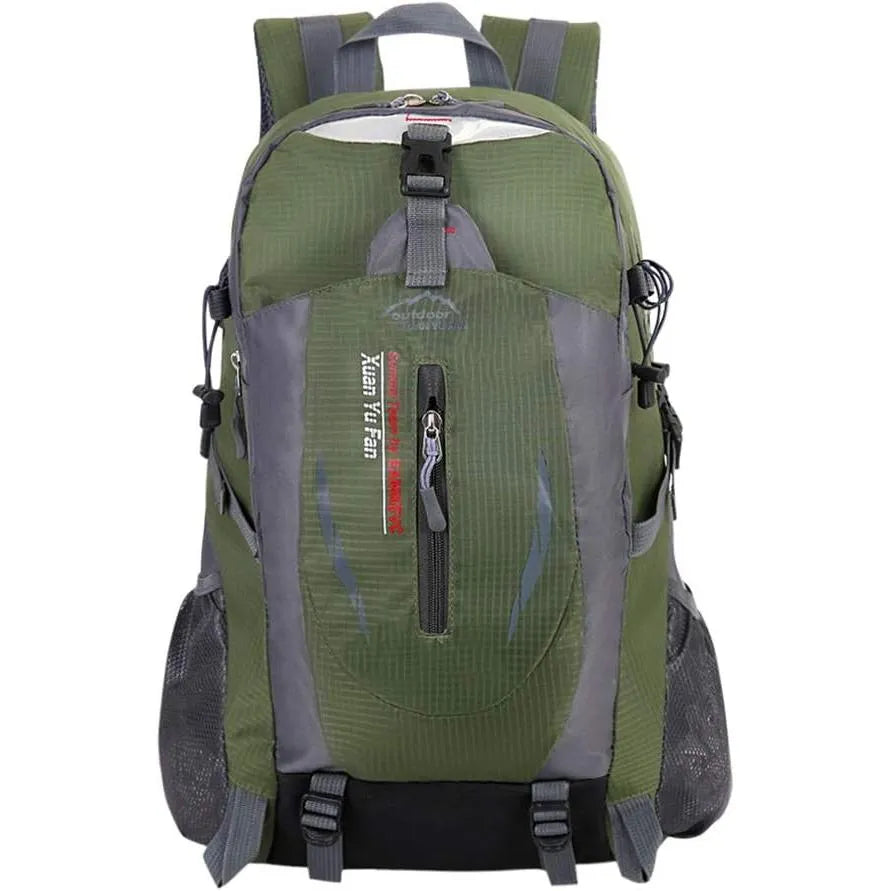 Sac à dos de randonnée outdoor 40L vert avec poches latérales et sangle de poitrine.