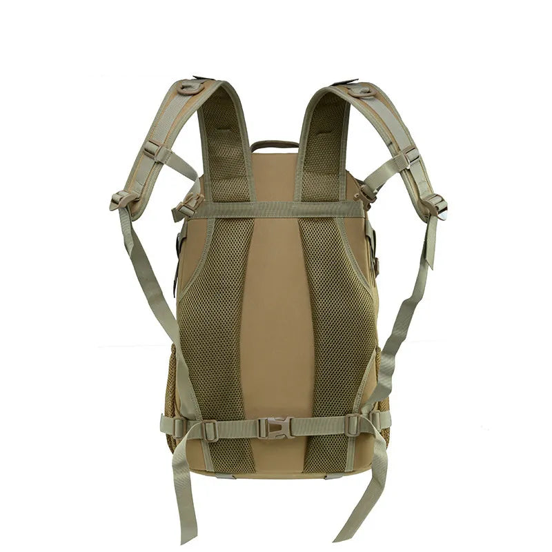 Vue arrière du sac à dos tactique avec bretelles rembourrées et sangle de poitrine.