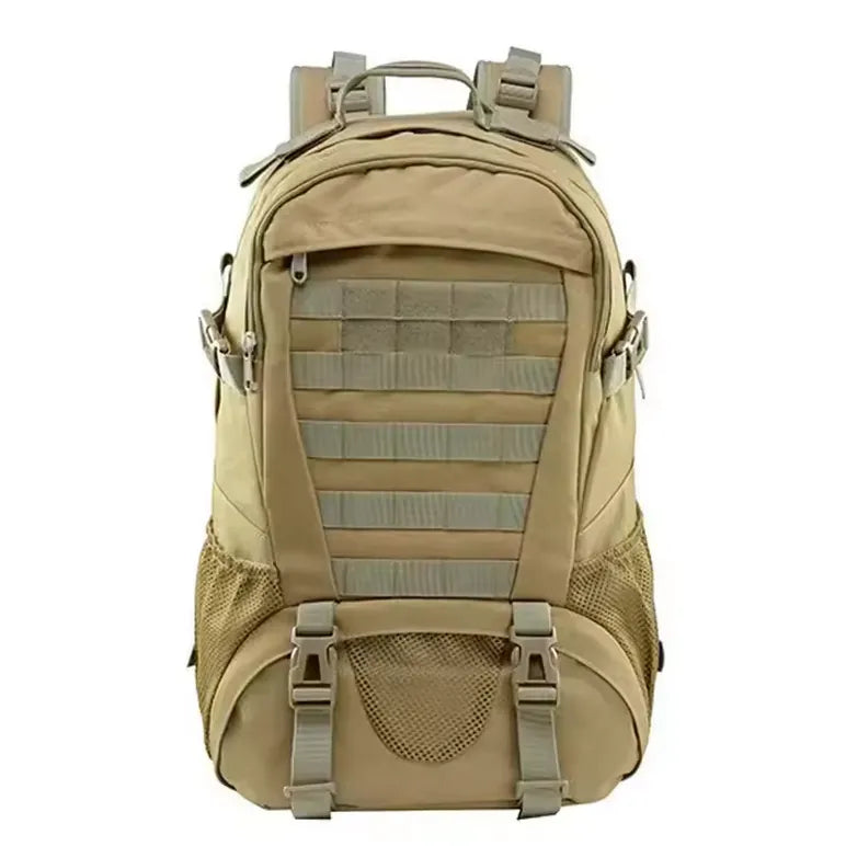  Sac à dos de randonnée 35L vu de face avec système MOLLE et poches multiples.