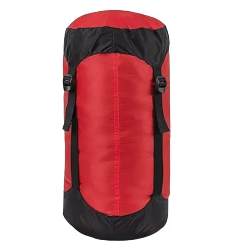 Sac de compression ultraléger pour sac de couchage, couleur rouge.