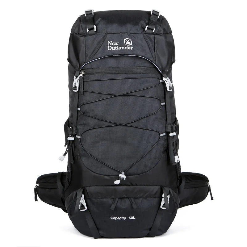 Vue de face d'un sac à dos de randonnée noir imperméable de 50 litres, modèle New Outlander, avec sangles frontales et poche inférieure visible.