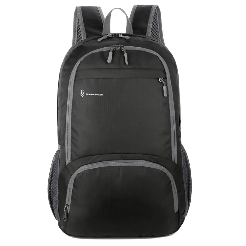 Sac à dos noir sobre et fonctionnel pour randonnée féminine.