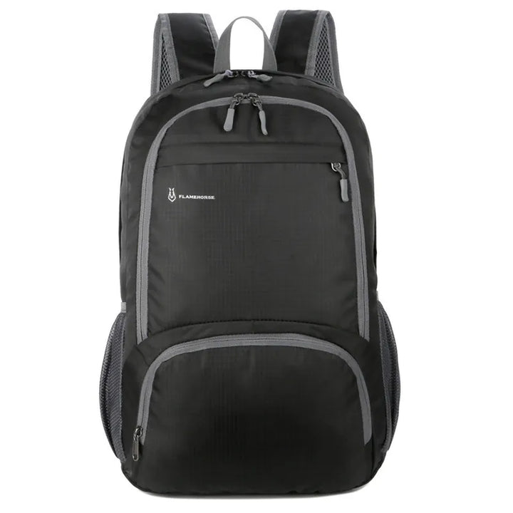 Sac à dos noir sobre et fonctionnel pour randonnée féminine.