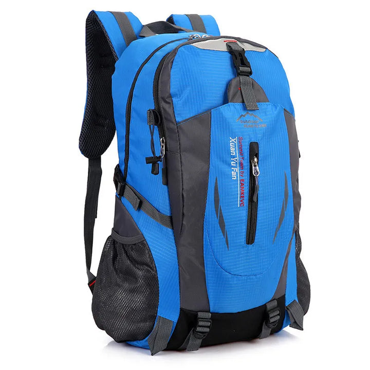 Sac à dos de randonnée imperméable bleu avec poches latérales en filet.