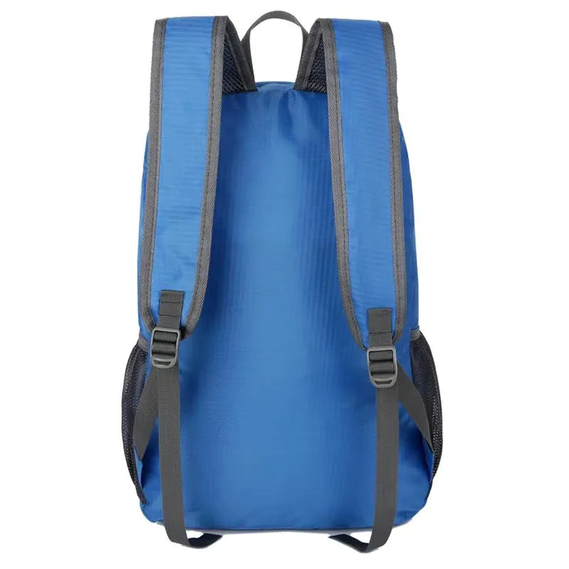 Dos du sac de randonnée avec bretelles rembourrées.
