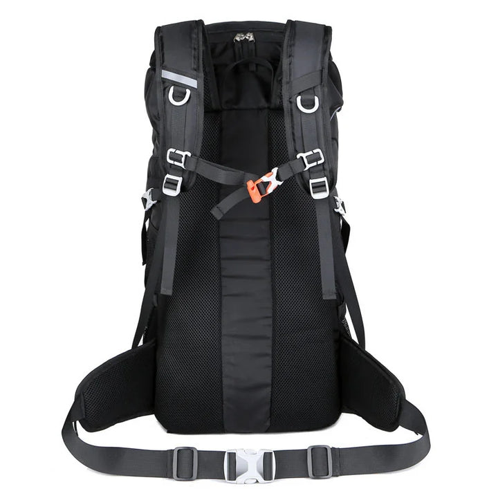Vue arrière d'un sac à dos trekking noir 50 litres, montrant la structure dorsale ventilée, les bretelles ajustables et la ceinture lombaire.